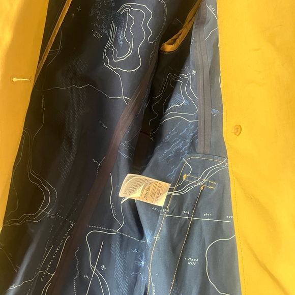 Retired Banana Republic Tan and Blue Trench Coat - Picture 7 of 9